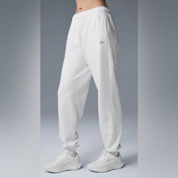 ALO Yoga Pants - Alo Accolade Sweatpant